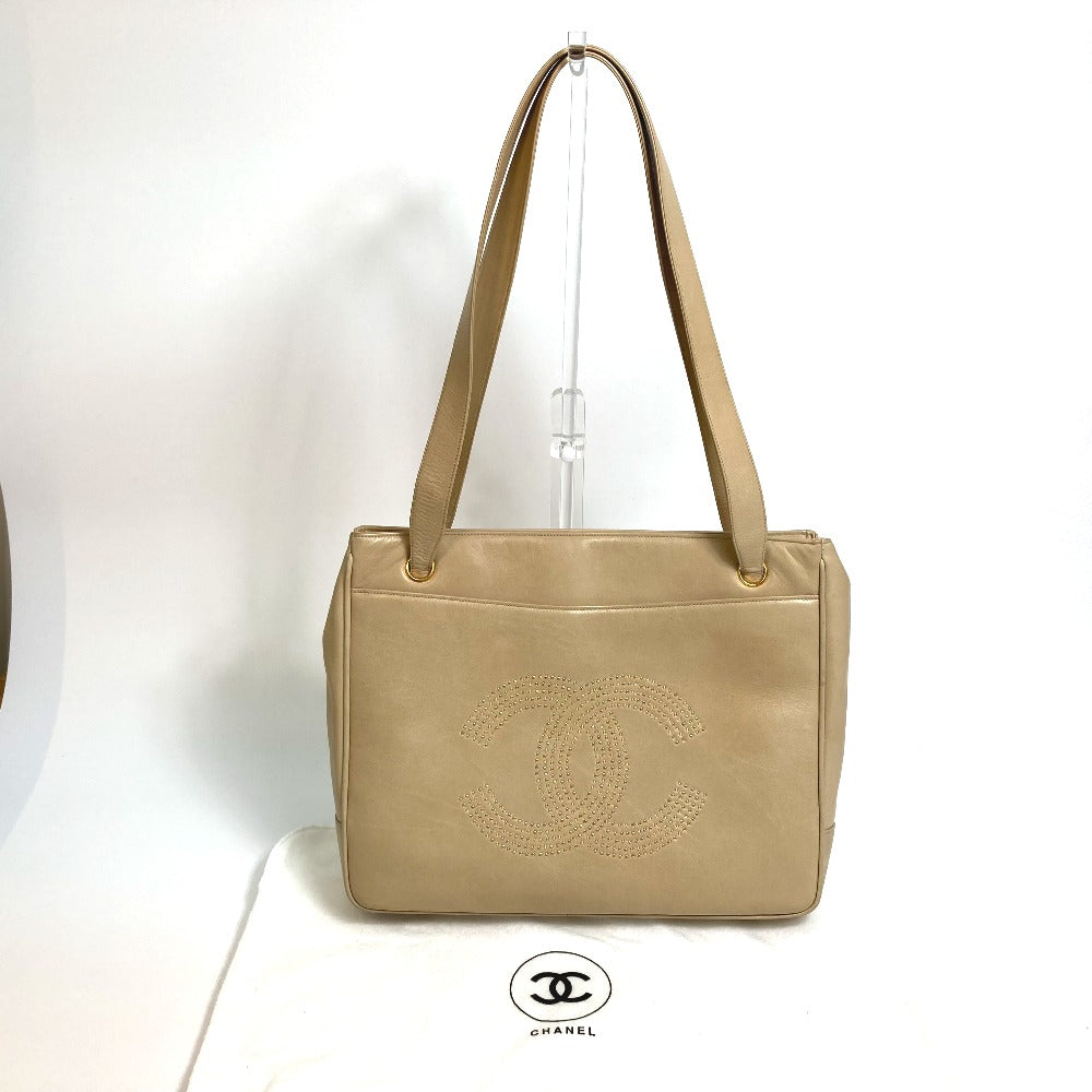 CHANEL CC ココマーク ロゴ スタッズ カバン ショルダーバッグ 肩掛け トートバッグ ラムスキン レディース ベージュ