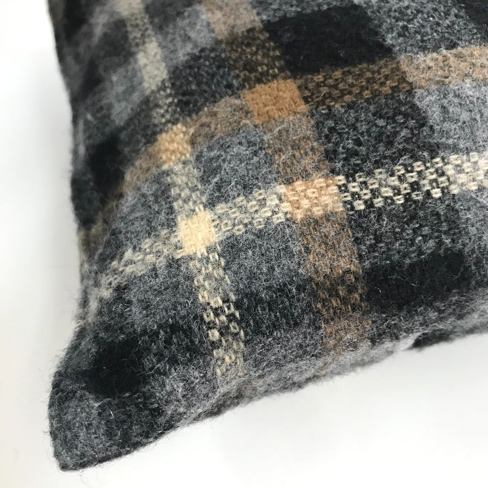 LOUIS VUITTON R99136 Check Eye Mask, Pillow, and Socks 3-Piece Travel Set, Wool Cushion, Unisex, Gray
