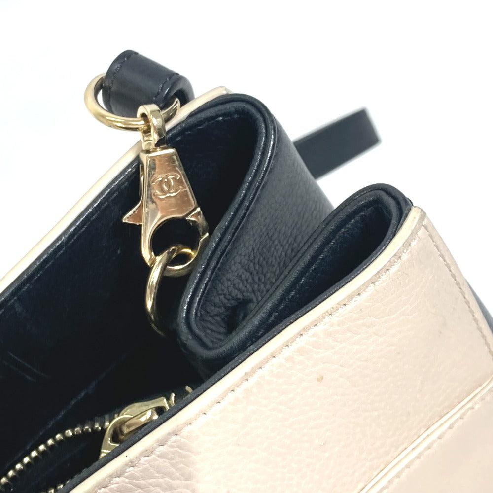 CHANEL CC ココマーク バイカラー ネオエグゼクティブ 2WAY ショルダーバッグ 斜め掛け ハンドバッグ レザー レディース ベージュ