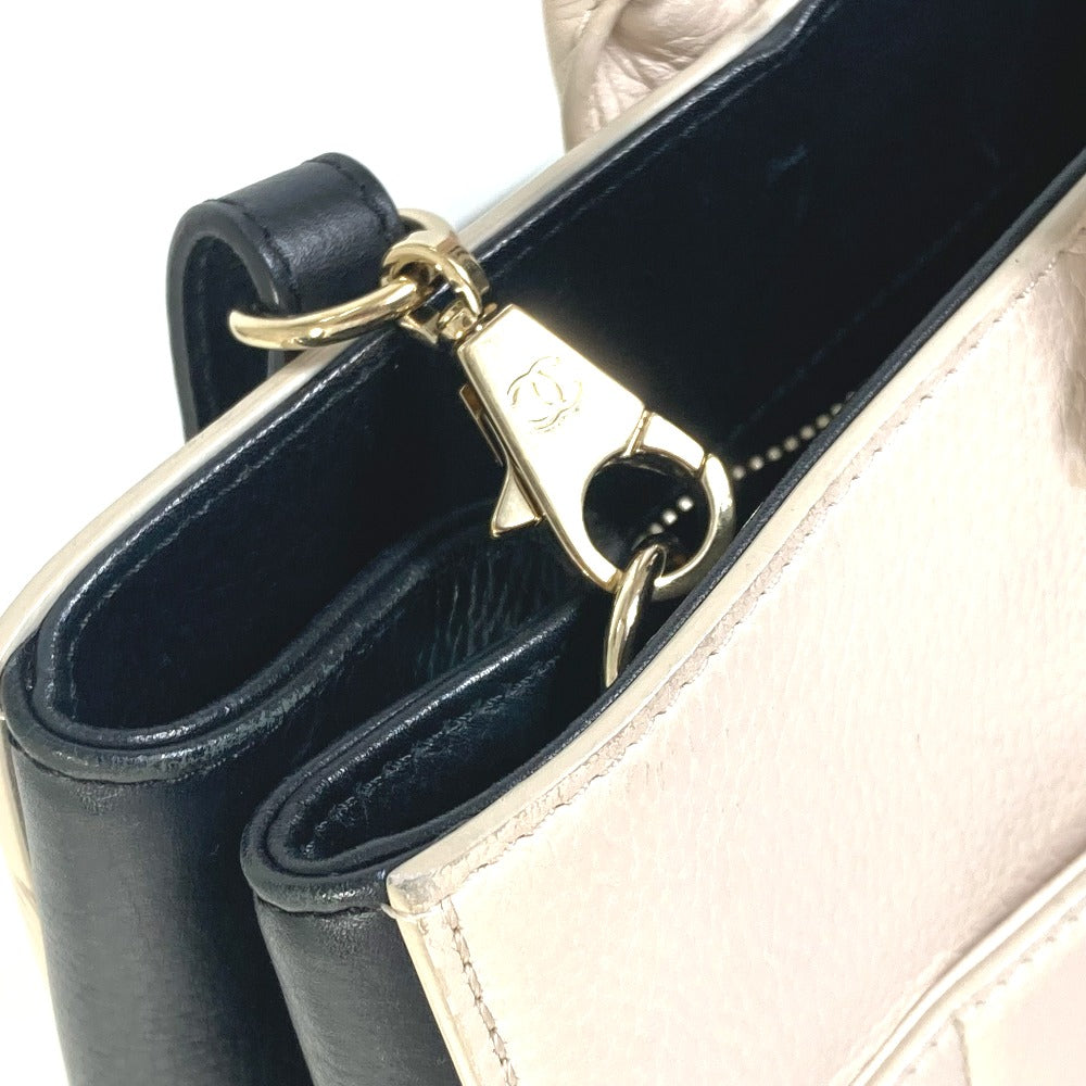 CHANEL CC ココマーク バイカラー ネオエグゼクティブ 2WAY ショルダーバッグ 斜め掛け ハンドバッグ レザー レディース ベージュ