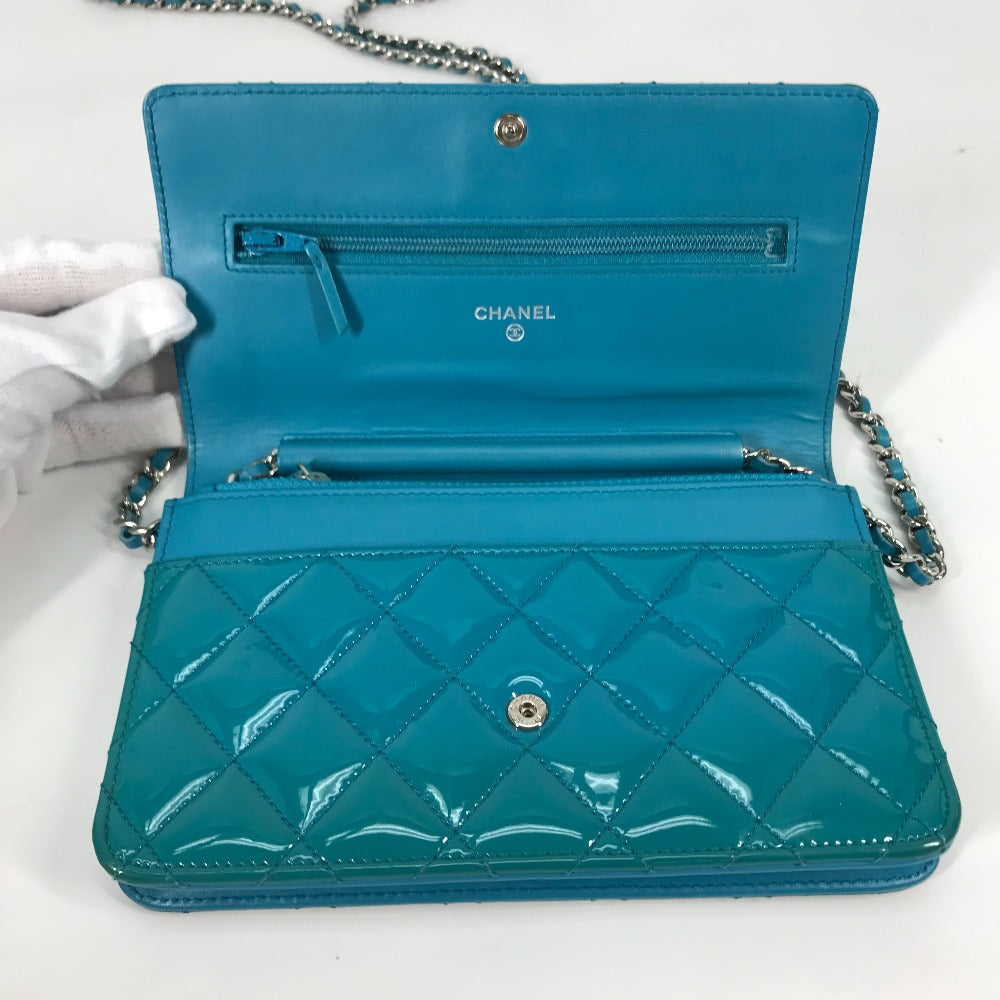 CHANEL 2.55金具 マトラッセ キルティング チェーンウォレット 長財布 斜め掛け ショルダーバッグ エナメル レディース ブルー系