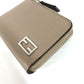 FENDI 7M0330 フラグメントケース 財布 ロゴ 財布 小銭入れ L字ファスナー コインケース レザー メンズ ベージュ系