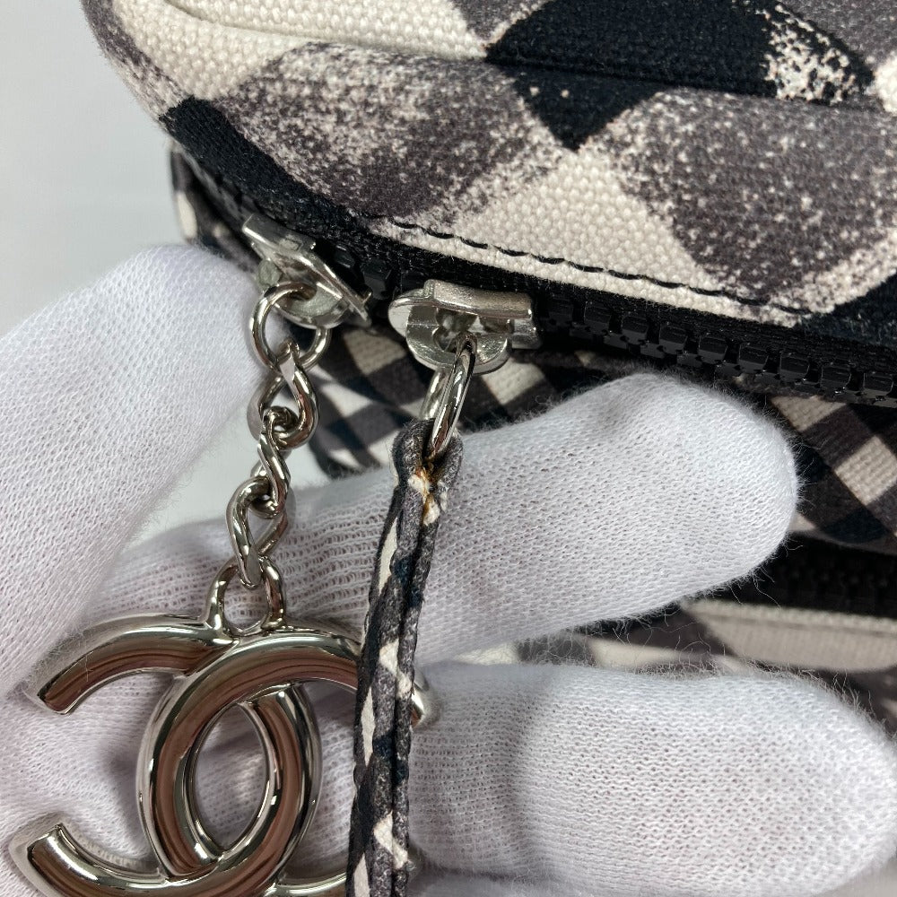CHANEL チェック CC ココマーク カバン 肩掛け ハンドバッグ ショルダーバッグ キャンバス レディース ホワイト