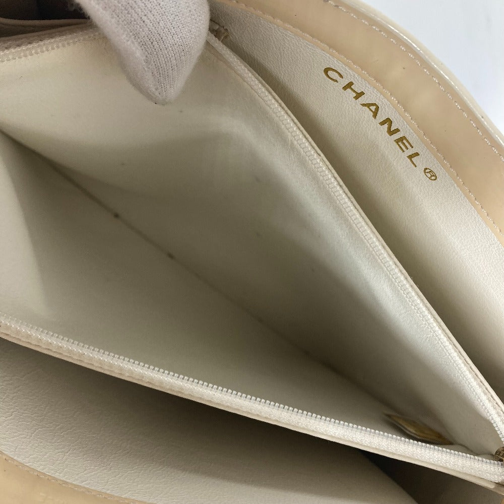 CHANEL ロゴ カバン 肩掛け トートバッグ ショルダーバッグ パテントレザー レディース アイボリー系