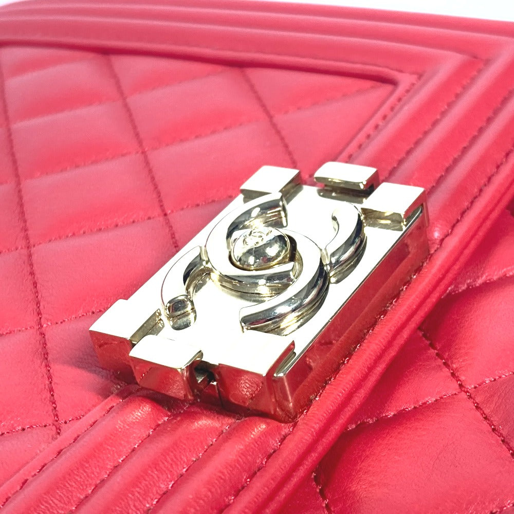 CHANEL CC ココマーク キルティング マトラッセ 縦型 ボーイシャネル カバン 斜め掛け ポシェット チェーン ショルダーバッグ レザー レディース レッド