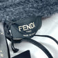 FENDI FXQ959 ロゴ ポケット付き ビーニー 帽子 ニット帽 ニットキャップ ニット帽 ウール ユニセックス グレー