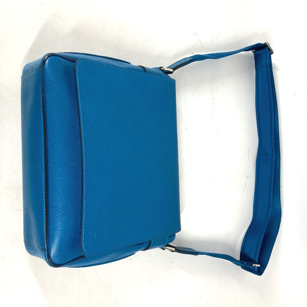LOUIS VUITTON M32823 タイガ ロマンPM フラップ 斜め掛け メッセンジャーバッグ カバン ショルダーバッグ タイガレザー ユニセックス ブルー
