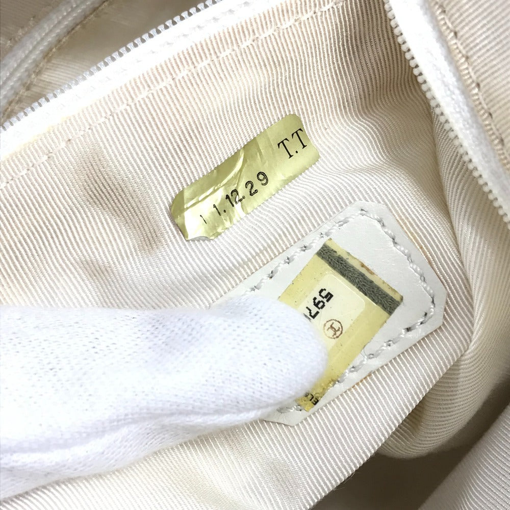 CHANEL CC ココマーク 総ロゴ トートバッグ カバン 肩掛け 縦型トート ショルダーバッグ レザー レディース ホワイト