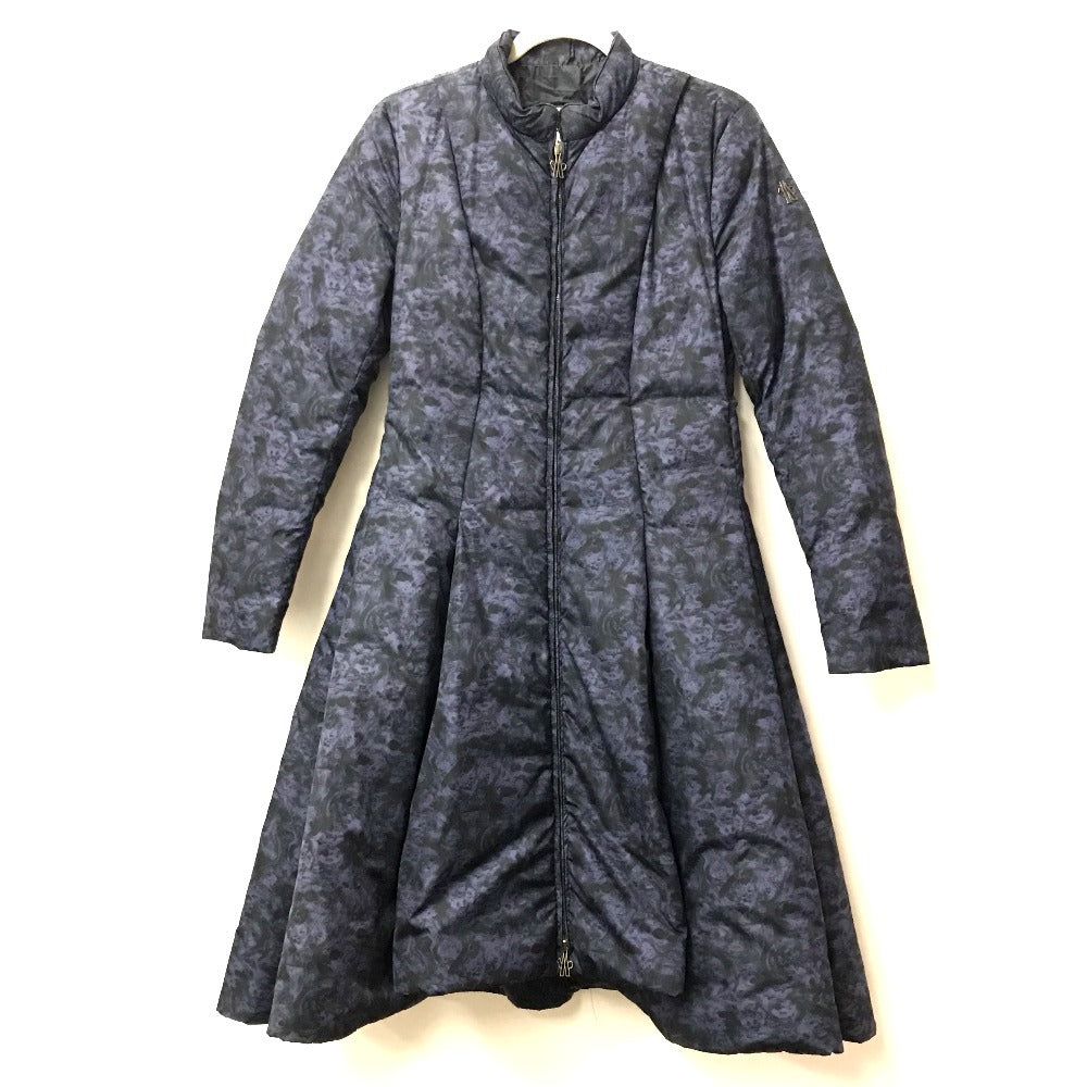 MONCLER EBONY GIUBBOTTO EBONY JACKET, featuring a metal logo and all-over print. This long-sleeved polyester down jacket is perfect for women and features a navy blue interior.