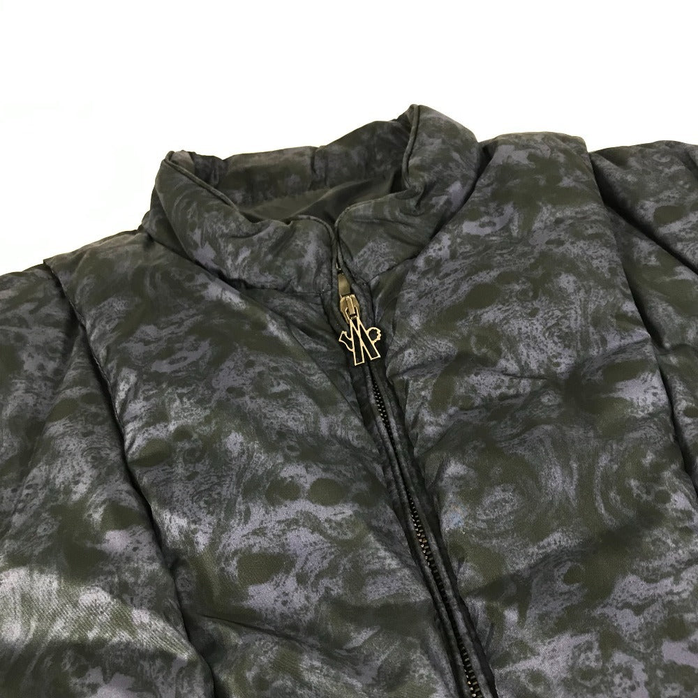 MONCLER EBONY GIUBBOTTO EBONY JACKET, featuring a metal logo and all-over print. This long-sleeved polyester down jacket is perfect for women and features a navy blue interior.