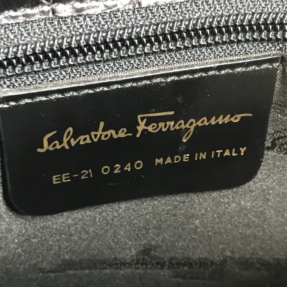 Salvatore Ferragamo โลโก้ กระเป๋า สะพายไหล่/สะพายข้าง/โท้ท กระเป๋าสะพายข้าง หนังปั๊มลาย ยูนิเซ็กส์ สีดำ