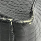 Salvatore Ferragamo โลโก้ กระเป๋า สะพายไหล่/สะพายข้าง/โท้ท กระเป๋าสะพายข้าง หนังปั๊มลาย ยูนิเซ็กส์ สีดำ