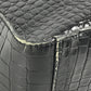 Salvatore Ferragamo โลโก้ กระเป๋า สะพายไหล่/สะพายข้าง/โท้ท กระเป๋าสะพายข้าง หนังปั๊มลาย ยูนิเซ็กส์ สีดำ