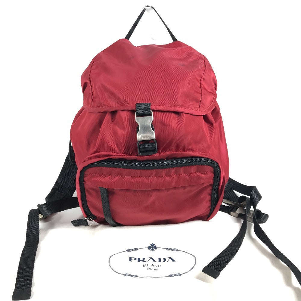 PRADA กระเป๋าเป้สะพายหลังโลโก้สามเหลี่ยมทูโทน กระเป๋าเป้สะพายหลังผ้าไนลอน unisex สีแดง
