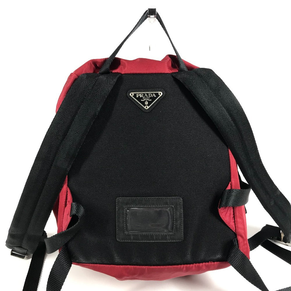 PRADA กระเป๋าเป้สะพายหลังโลโก้สามเหลี่ยมทูโทน กระเป๋าเป้สะพายหลังผ้าไนลอน unisex สีแดง