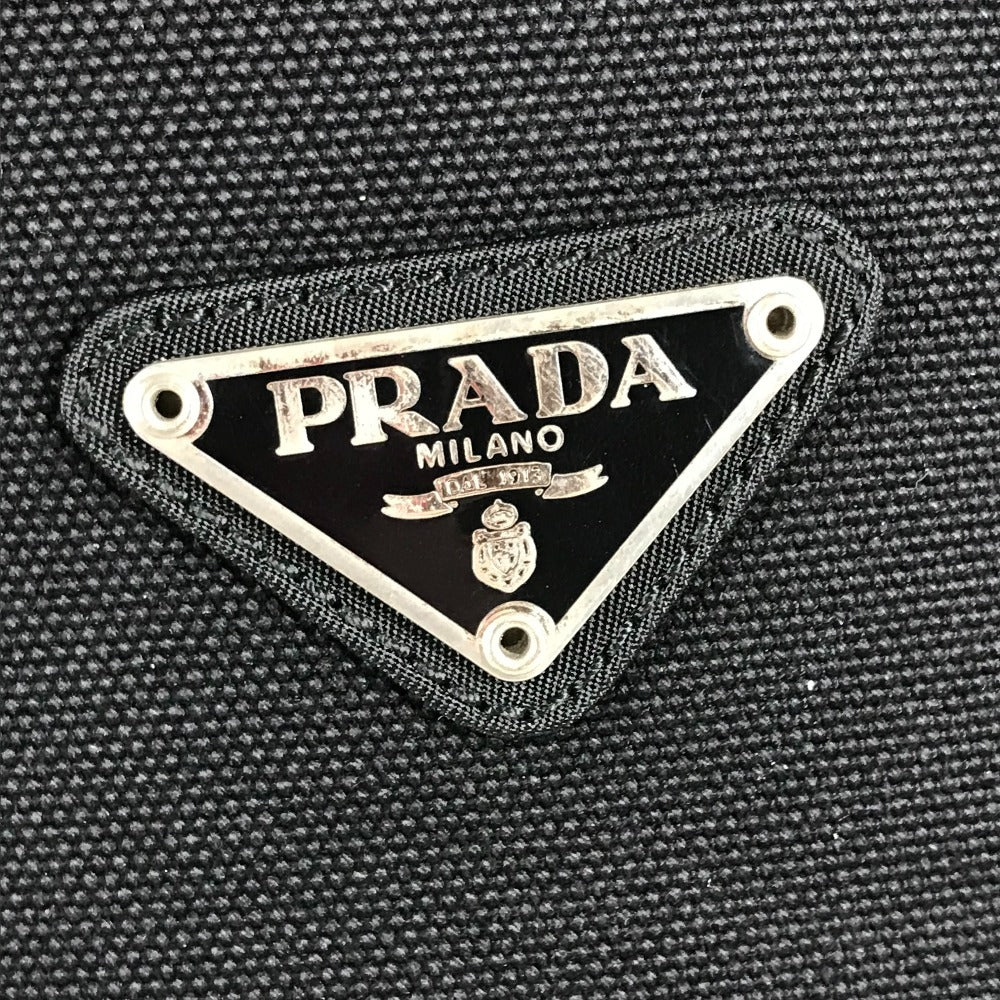 PRADA กระเป๋าเป้สะพายหลังโลโก้สามเหลี่ยมทูโทน กระเป๋าเป้สะพายหลังผ้าไนลอน unisex สีแดง