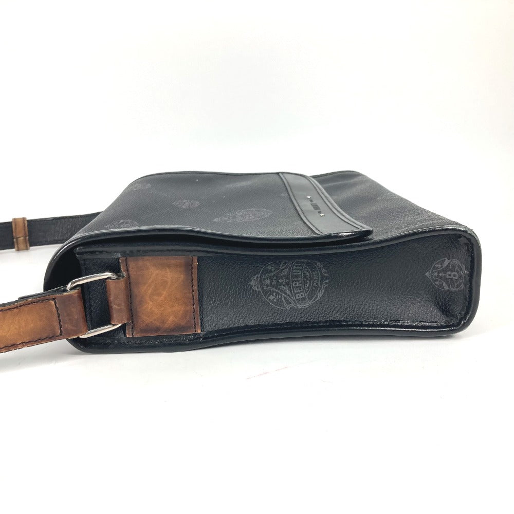 Berluti 斜め掛け フラップ フラヌール スモール メッセンジャー ショルダーバッグ PVC/レザー メンズ ブラック系