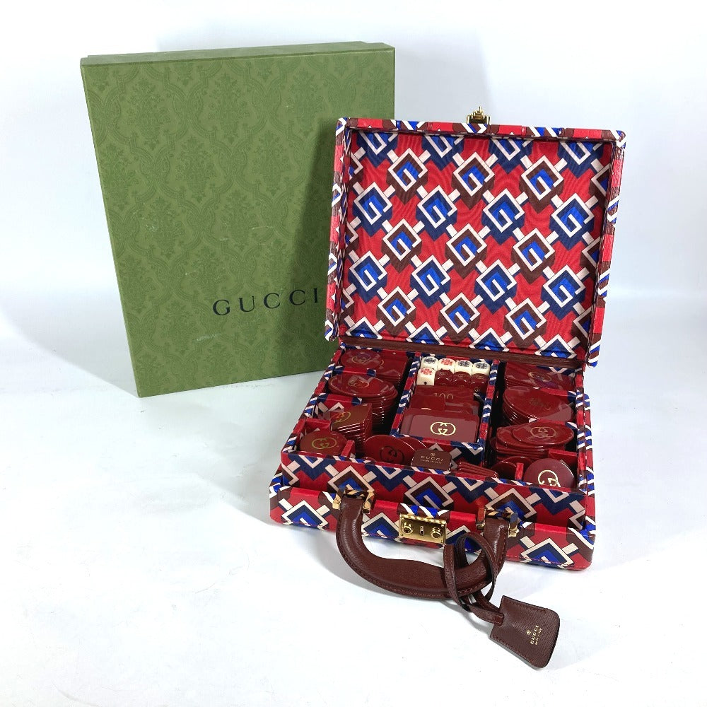 GUCCI 662474 カードゲーム トランプ チップ ジオメトリックG ブリーフケース ポーカー セット サイコロ ダイス インテリア ゲーム おもちゃ 雑貨 プラスチック ユニセックス レッド
