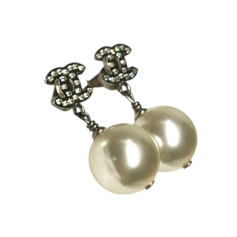 CHANEL 22V CC CC Mark Logo Faux Pearl Jewelry, accessories, rhinestones, faux pearls, earrings, metal. Pierce Metal Silver Used