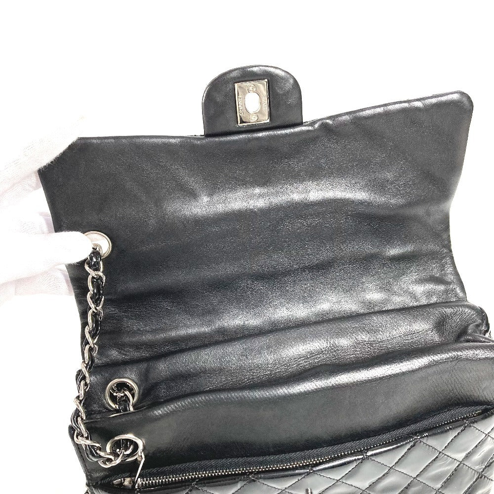CHANEL CC ココマーク ロゴ 縦型 アップサイドダウン マトラッセ Wチェーン カバン 肩掛け フラップ ショルダーバッグ エナメル レディース ブラック