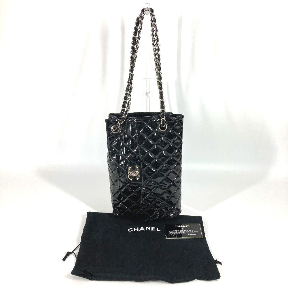CHANEL CC ココマーク ロゴ 縦型 アップサイドダウン マトラッセ Wチェーン カバン 肩掛け フラップ ショルダーバッグ エナメル レディース ブラック