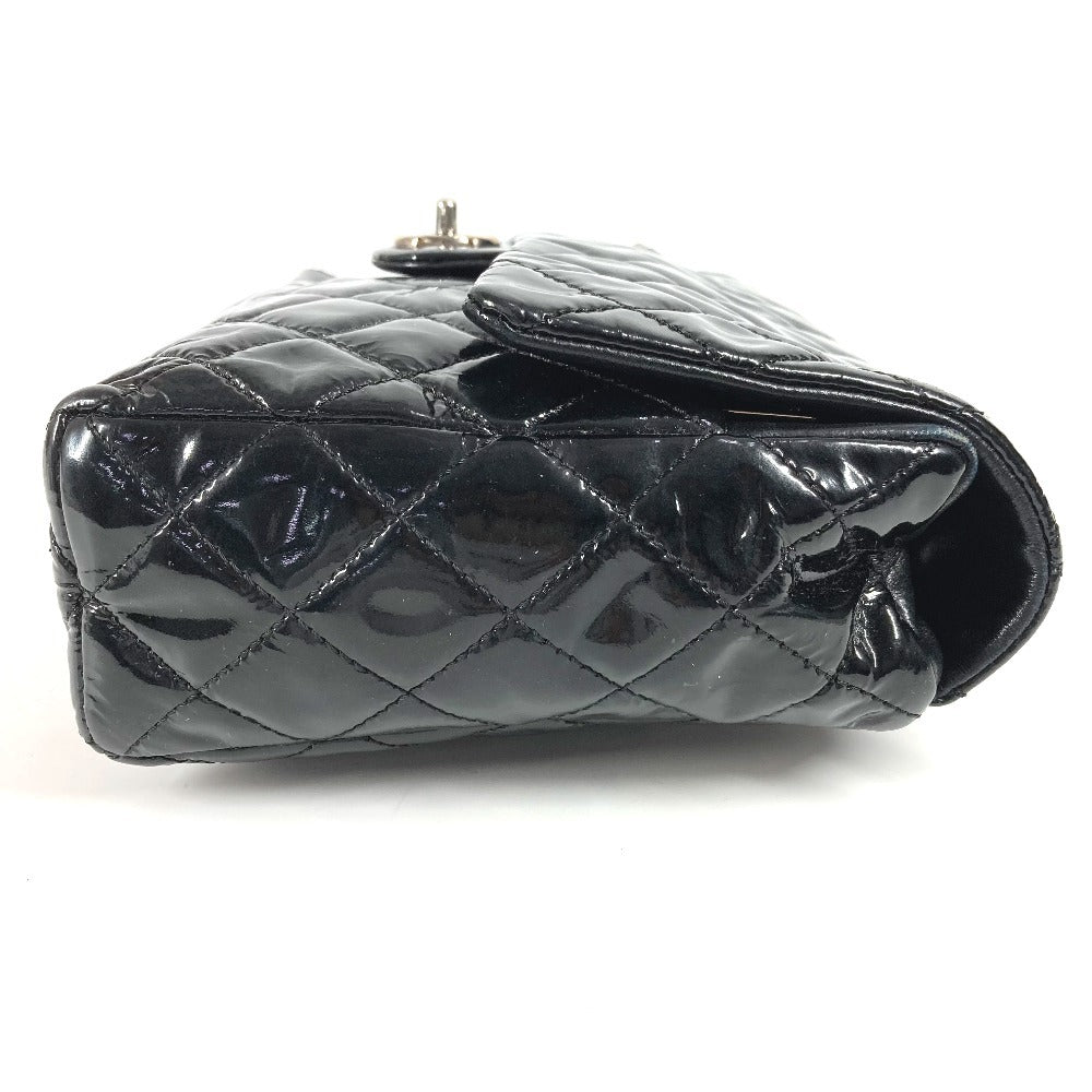 CHANEL CC ココマーク ロゴ 縦型 アップサイドダウン マトラッセ Wチェーン カバン 肩掛け フラップ ショルダーバッグ エナメル レディース ブラック