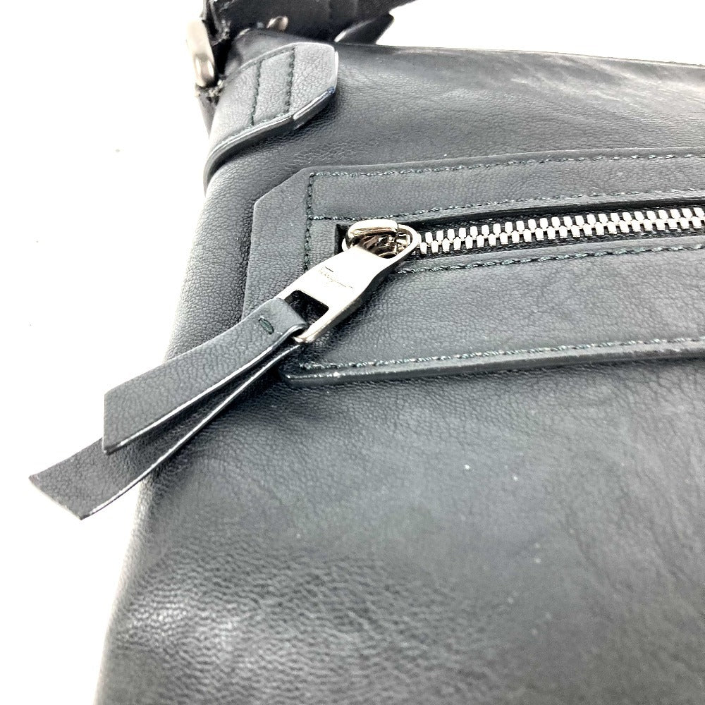 Salvatore Ferragamo ロゴ カバン 斜め掛け ショルダーバッグ レザー ユニセックス ブラック