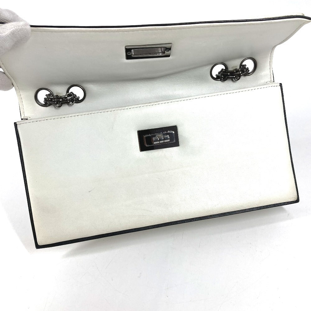 CHANEL 2.55金具 バイカラー ロゴ 斜め掛け カバン Wチェーンバッグ フラップ ショルダーバッグ レザー レディース ホワイト