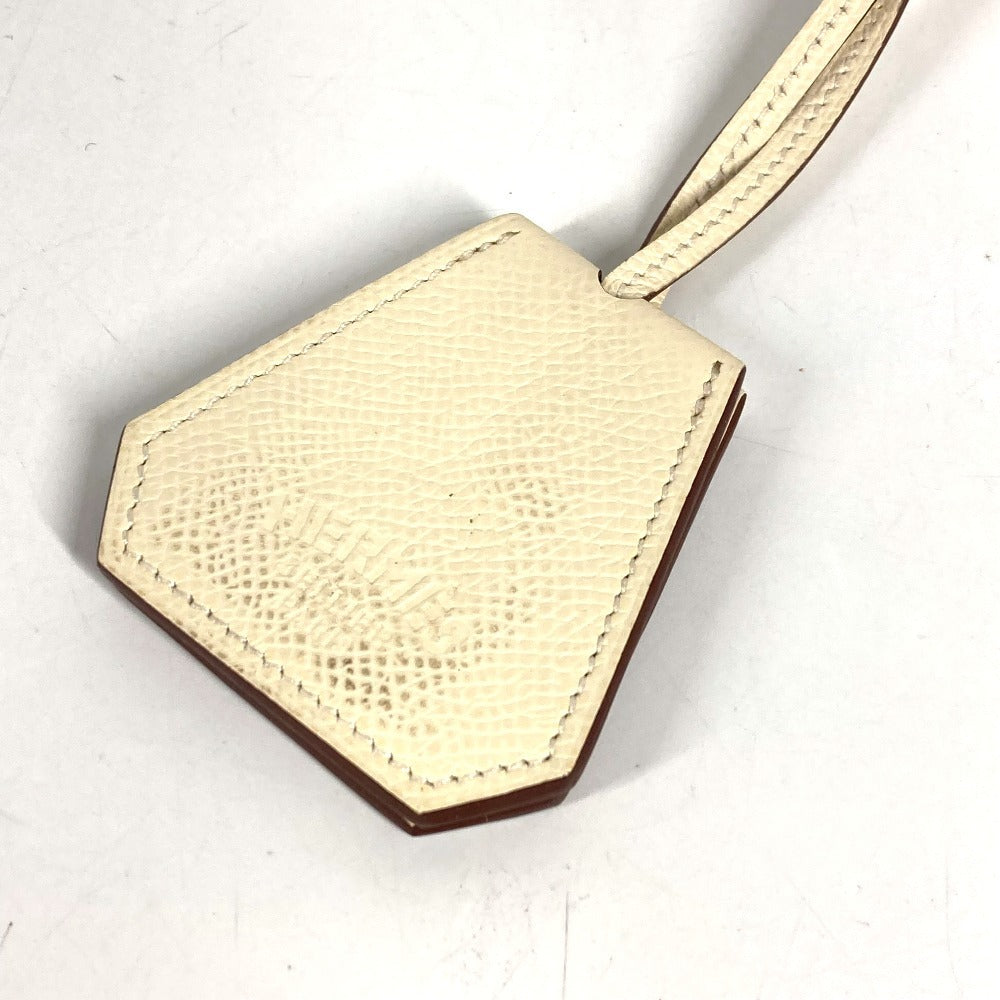 HERMES คลิปหนีบหมวก Capucine เครื่องประดับ หนัง ยูนิเซ็กส์ สีไอเวอรี่
