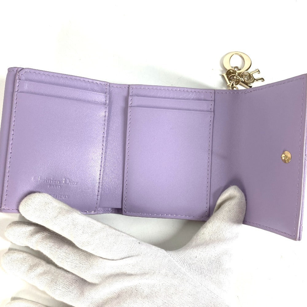 Dior Lady Dior กระเป๋าสตางค์ Lotus Wallet รุ่นลิมิเต็ดอิดิชั่นของญี่ปุ่น, กระเป๋าสตางค์แบบพับ 3 ทบ Heart Cannage หนังแกะสำหรับผู้หญิง สีม่วงไลแลค