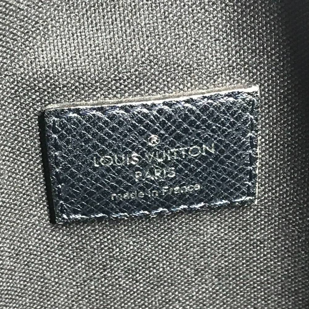 LOUIS VUITTON M32629 タイガ サシャ カバン 斜め掛け ポシェット ショルダーバッグ タイガレザー ユニセックス ボレアル ネイビー