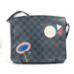 LOUIS VUITTON N41054 ダミエグラフィット ステッカーズ ディストリクトPM カバン 斜め掛け フラップ ショルダーバッグ ダミエグラフィットキャンバス ユニセックス ブラック