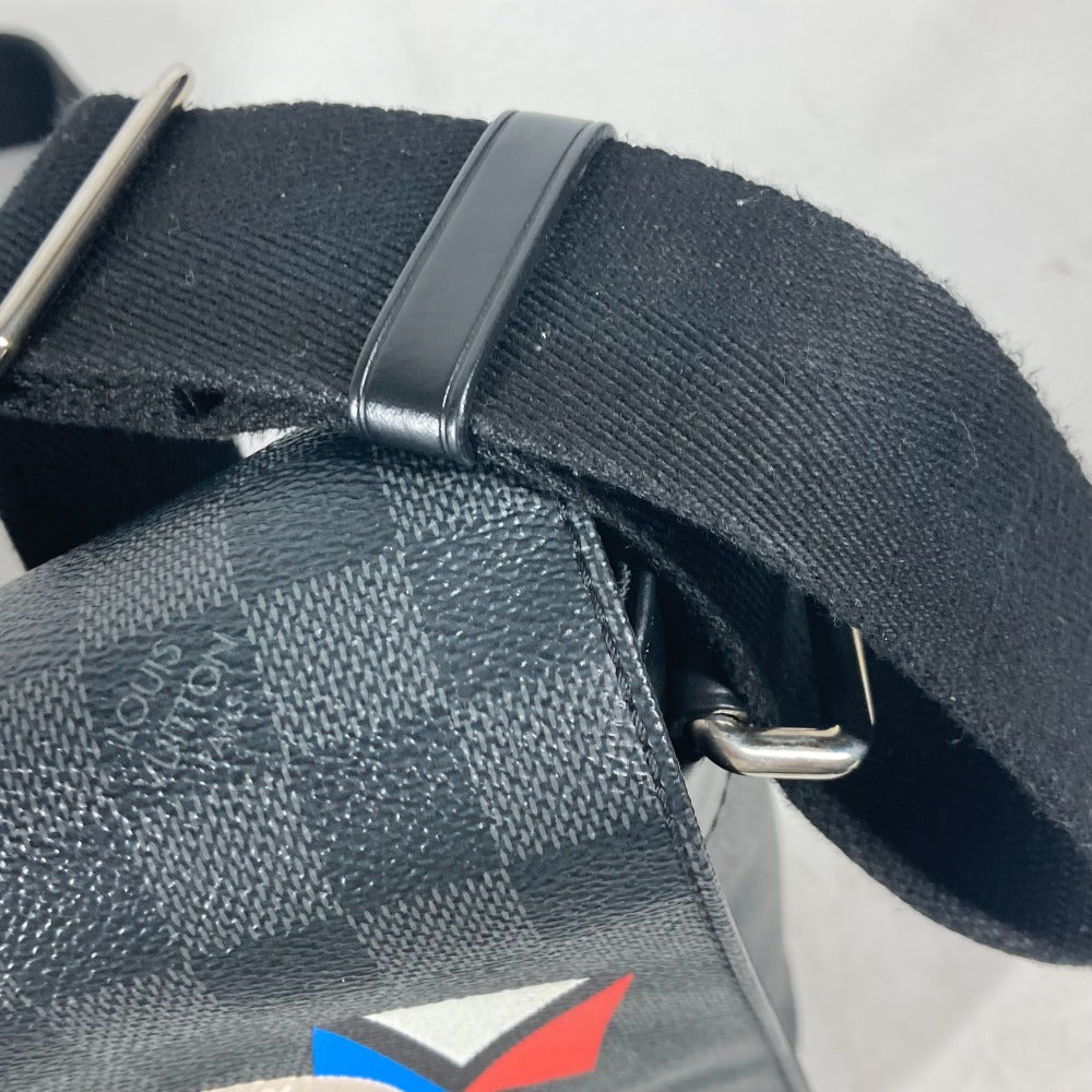 LOUIS VUITTON N41054 ダミエグラフィット ステッカーズ ディストリクトPM カバン 斜め掛け フラップ ショルダーバッグ ダミエグラフィットキャンバス ユニセックス ブラック