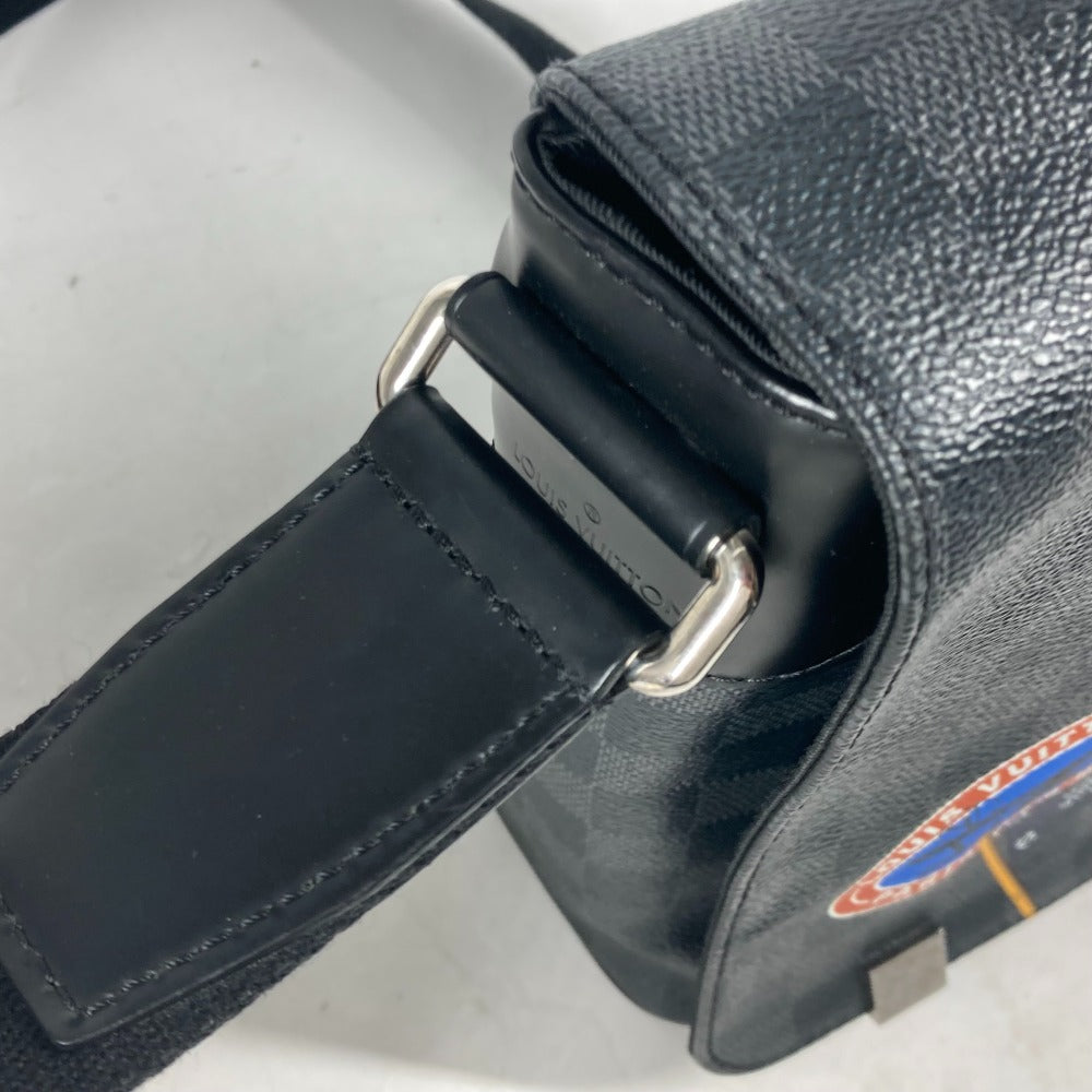 LOUIS VUITTON N41054 ダミエグラフィット ステッカーズ ディストリクトPM カバン 斜め掛け フラップ ショルダーバッグ ダミエグラフィットキャンバス ユニセックス ブラック