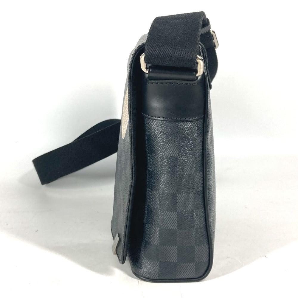 LOUIS VUITTON N41054 ダミエグラフィット ステッカーズ ディストリクトPM カバン 斜め掛け フラップ ショルダーバッグ ダミエグラフィットキャンバス ユニセックス ブラック