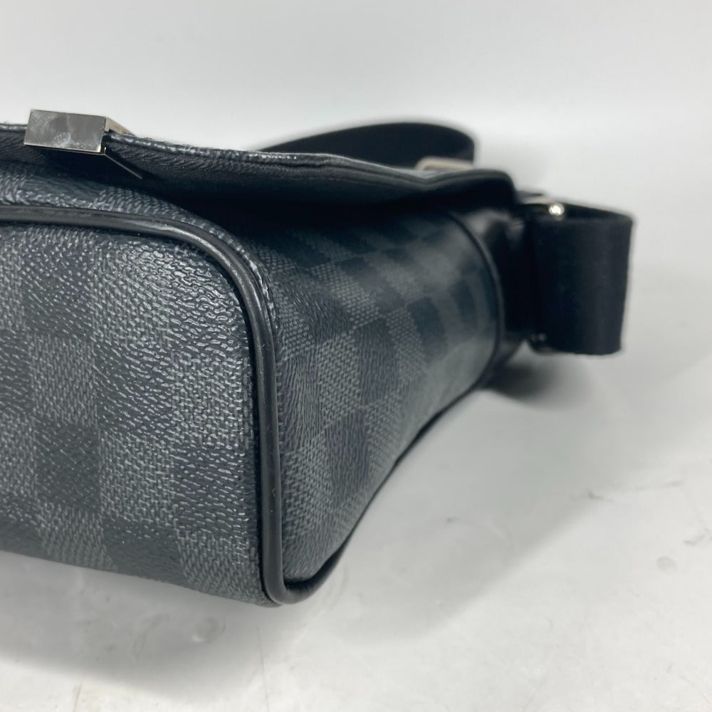 LOUIS VUITTON N41054 ダミエグラフィット ステッカーズ ディストリクトPM カバン 斜め掛け フラップ ショルダーバッグ ダミエグラフィットキャンバス ユニセックス ブラック