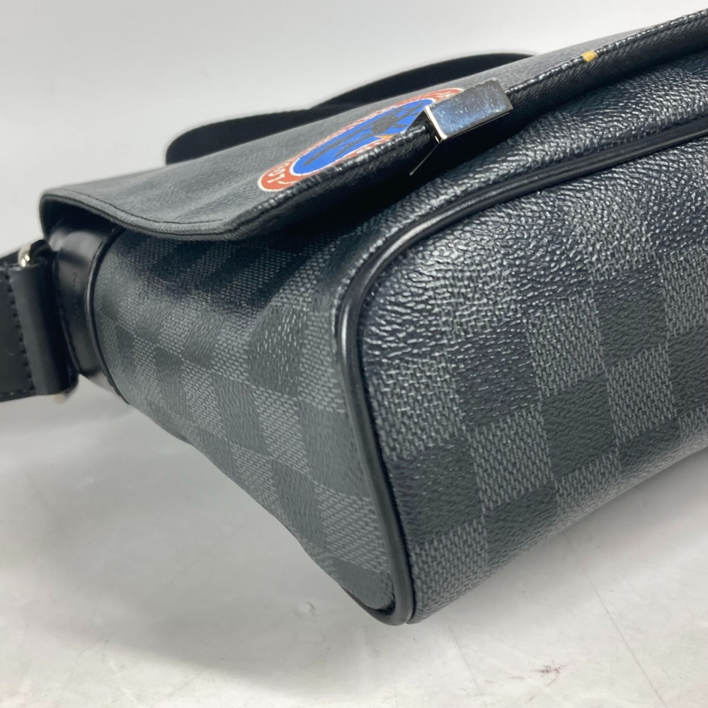 LOUIS VUITTON N41054 ダミエグラフィット ステッカーズ ディストリクトPM カバン 斜め掛け フラップ ショルダーバッグ ダミエグラフィットキャンバス ユニセックス ブラック
