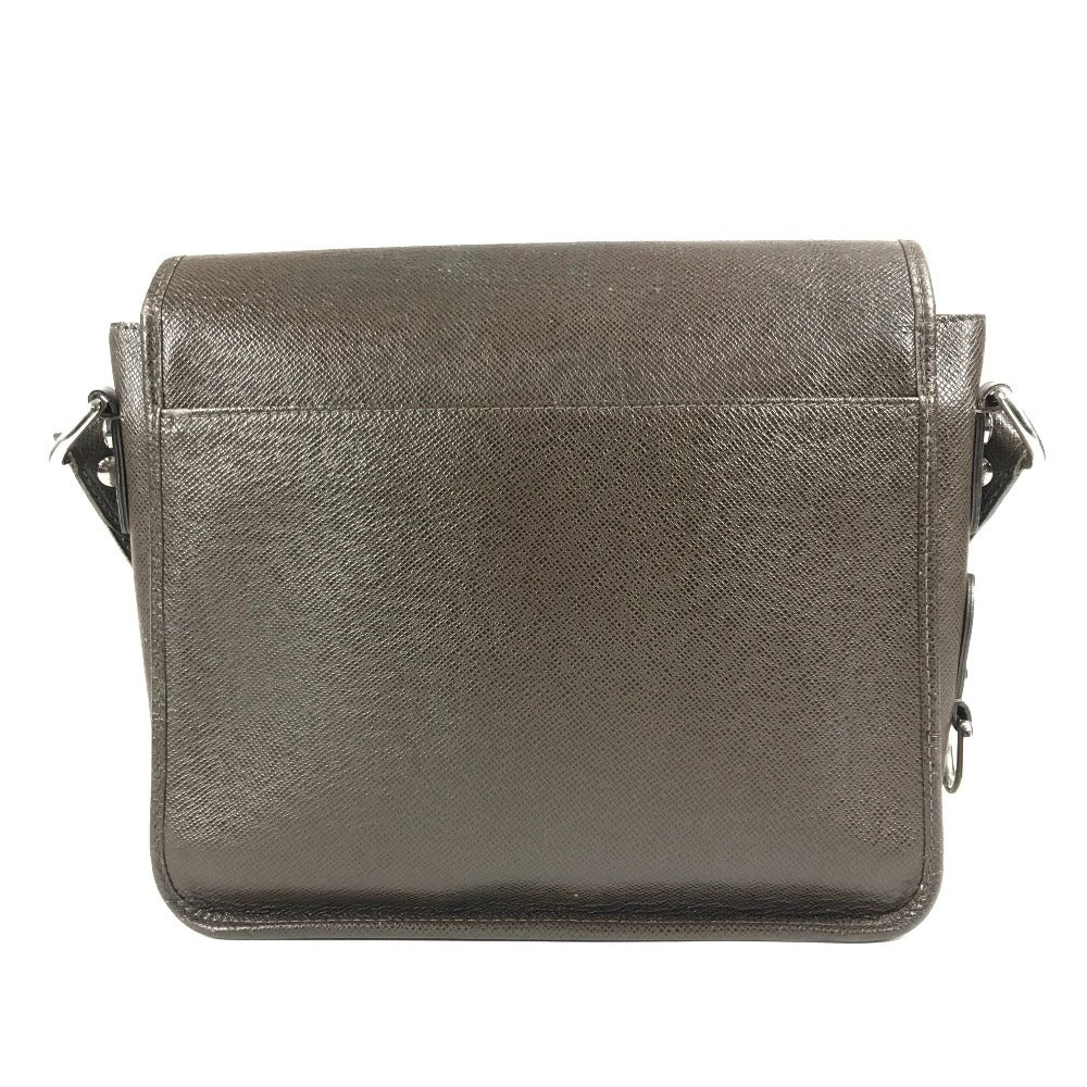 LOUIS VUITTON M32488 Taiga Andrei Crossbody Messenger Bag with Flap Shoulder Bag in Taiga Leather, Grizzly Brown, Unisex