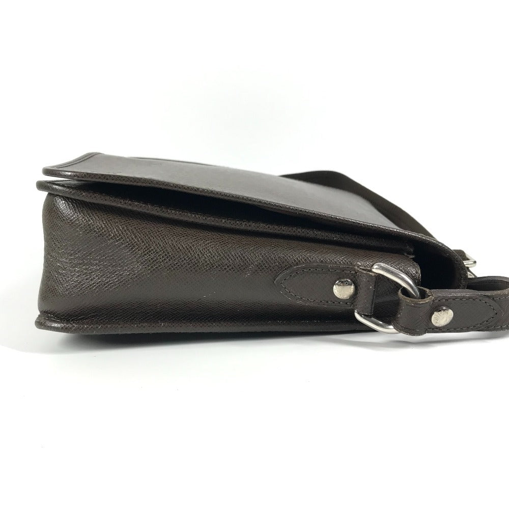 LOUIS VUITTON M32488 Taiga Andrei Crossbody Messenger Bag with Flap Shoulder Bag in Taiga Leather, Grizzly Brown, Unisex