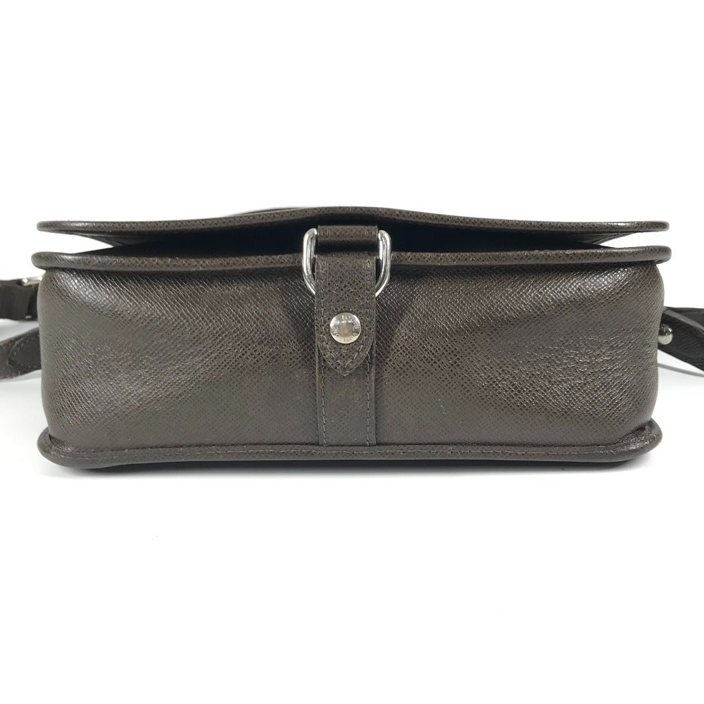 LOUIS VUITTON M32488 Taiga Andrei Crossbody Messenger Bag with Flap Shoulder Bag in Taiga Leather, Grizzly Brown, Unisex
