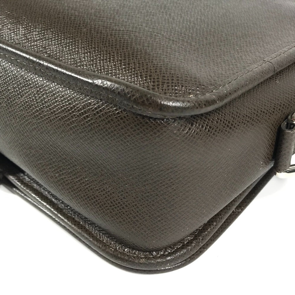 LOUIS VUITTON M32488 Taiga Andrei Crossbody Messenger Bag with Flap Shoulder Bag in Taiga Leather, Grizzly Brown, Unisex