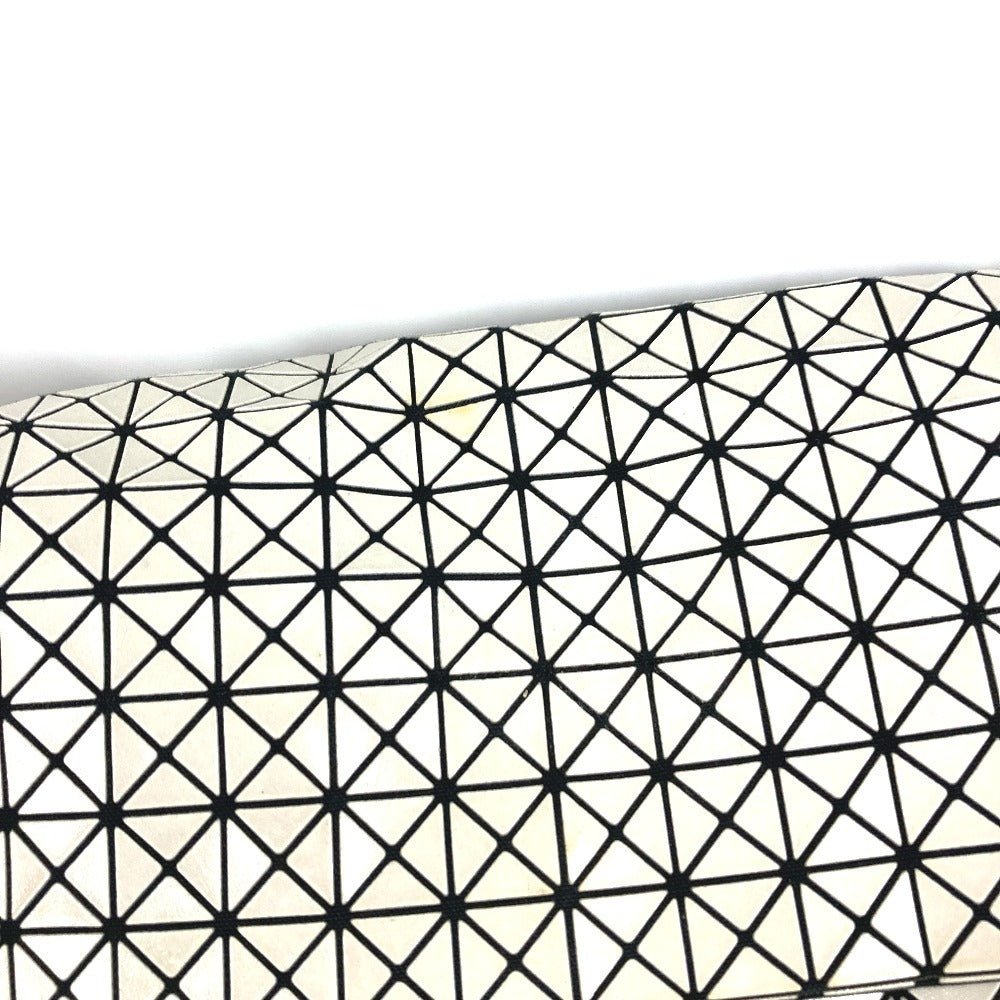 ISSEY MIYAKE BAOBAO กระเป๋าคลัตช์ 2 พับ กระเป๋าถือ โทนสีทูโทน วัสดุ PVC ใช้ได้ทั้งชายและหญิง สีเทาเบจ