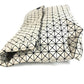 ISSEY MIYAKE BAOBAO กระเป๋าคลัตช์ 2 พับ กระเป๋าถือ โทนสีทูโทน วัสดุ PVC ใช้ได้ทั้งชายและหญิง สีเทาเบจ