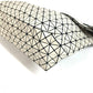 ISSEY MIYAKE BAOBAO กระเป๋าคลัตช์ 2 พับ กระเป๋าถือ โทนสีทูโทน วัสดุ PVC ใช้ได้ทั้งชายและหญิง สีเทาเบจ