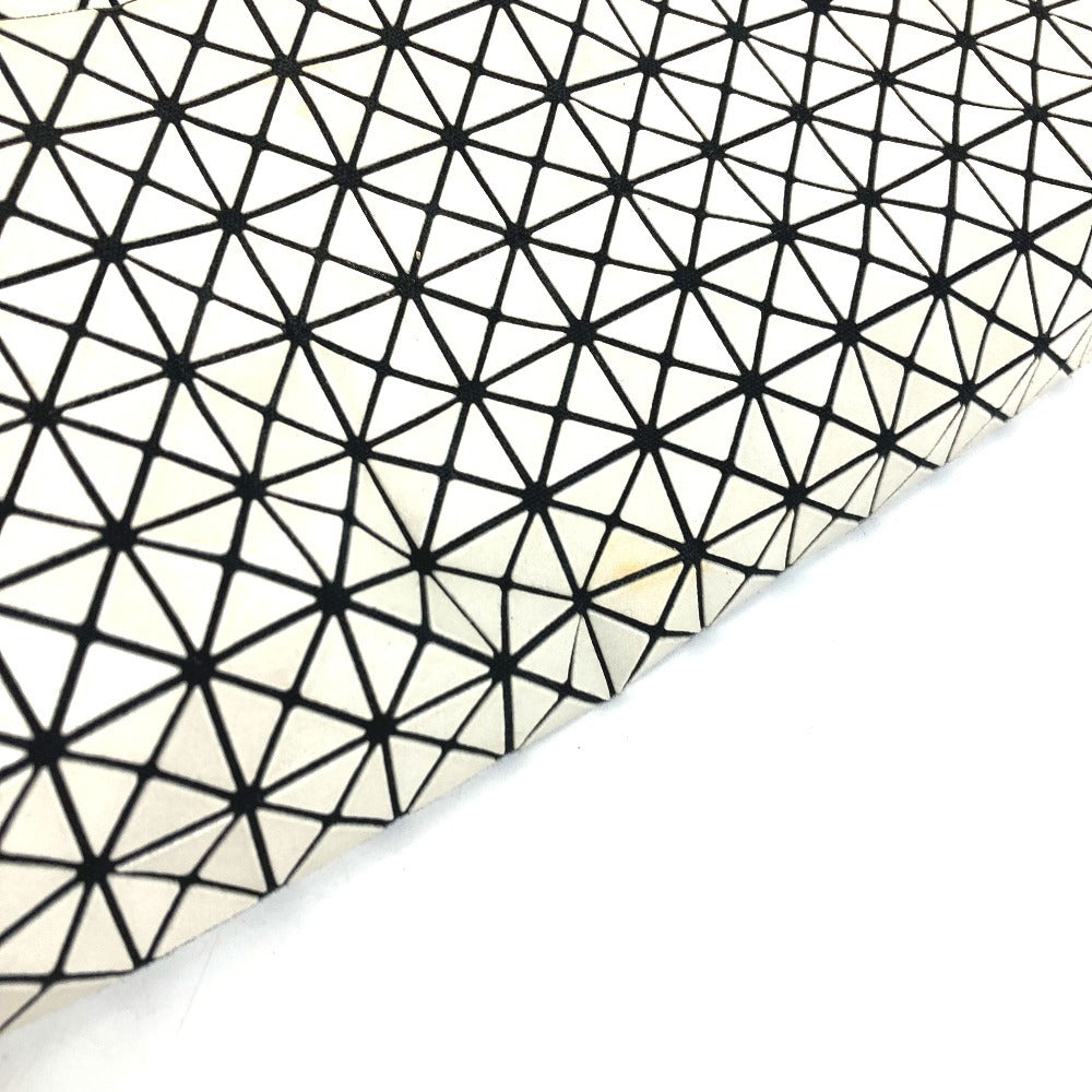 ISSEY MIYAKE BAOBAO กระเป๋าคลัตช์ 2 พับ กระเป๋าถือ โทนสีทูโทน วัสดุ PVC ใช้ได้ทั้งชายและหญิง สีเทาเบจ