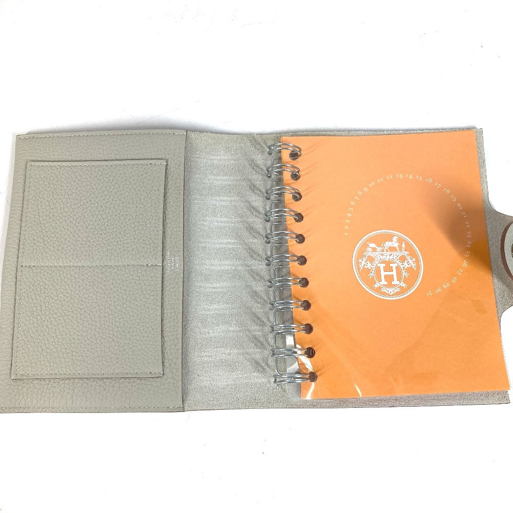 HERMES ปกสมุดบันทึก Ulysse Neo PM สมุดบันทึก Ulysse Neo PM เครื่องเขียน ออร์แกไนเซอร์ กล่องใส่สมุดจด ปกสมุดจดหนัง ยูนิเซ็กส์ สีเทาอ่อน