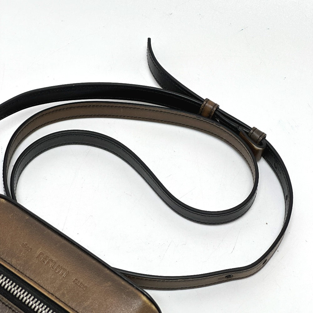 Berluti カリグラフィ スクリット スワイプ ショルダーバッグ レザー メンズ ブラウン