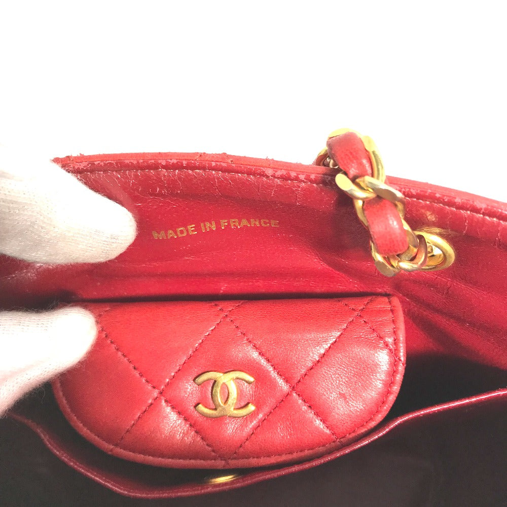 CHANEL Vintage Matelasse Quilted Chain Shoulder Bag in Lambskin, Red