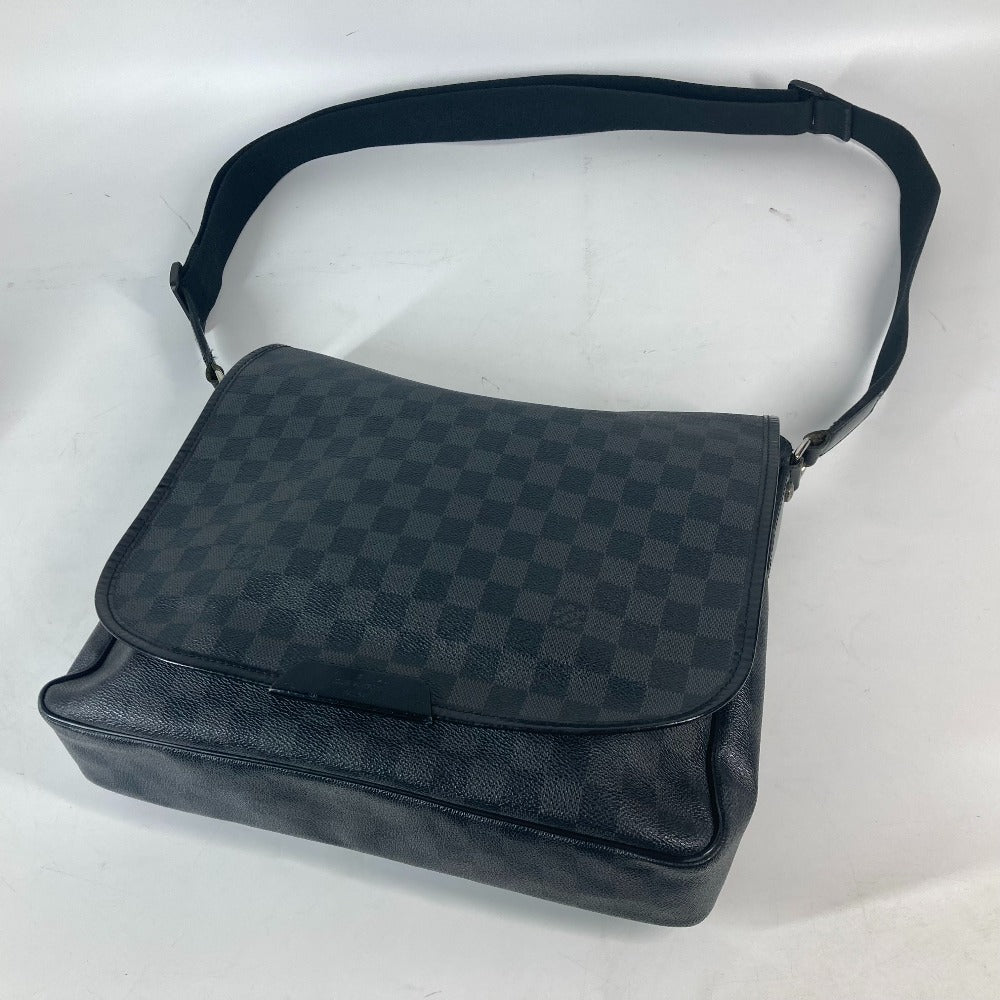 LOUIS VUITTON N41272 ダミエグラフィット ディストリクスMM カバン フラップ メッセンジャーバッグ 斜め掛け ショルダーバッグ ダミエグラフィットキャンバス メンズ ブラック