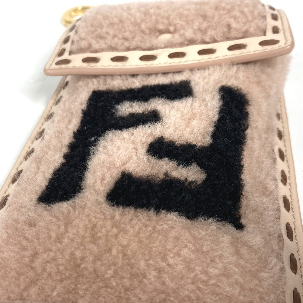 FENDI 7AS047 スマホケース フォンポーチ カバン FF ロゴ ファー チャーム ポーチ ファー レディース ベージュ